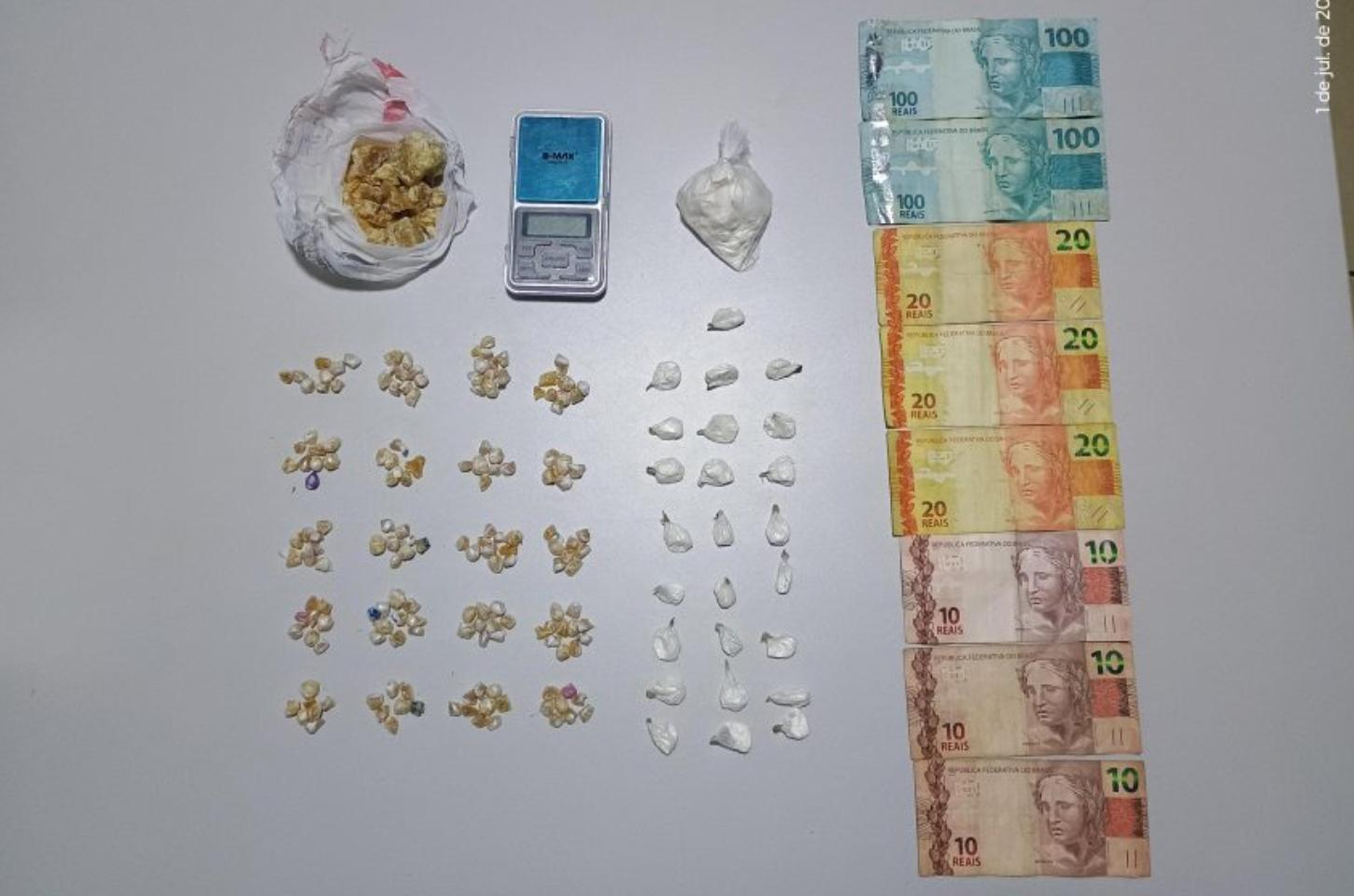 PM de Arapongas apreende pedras de crack e cocaína