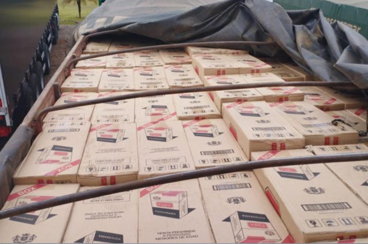 PRF apreende 350 mil maços de cigarros contrabandeados em Maringá