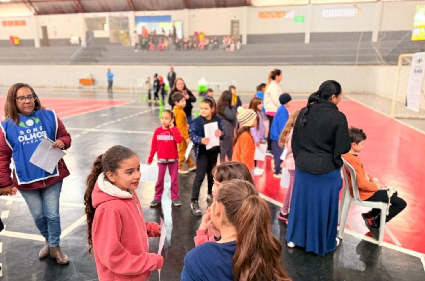 Programa Bons Olhos Paraná atende crianças em Kaloré com triagem oftalmológica