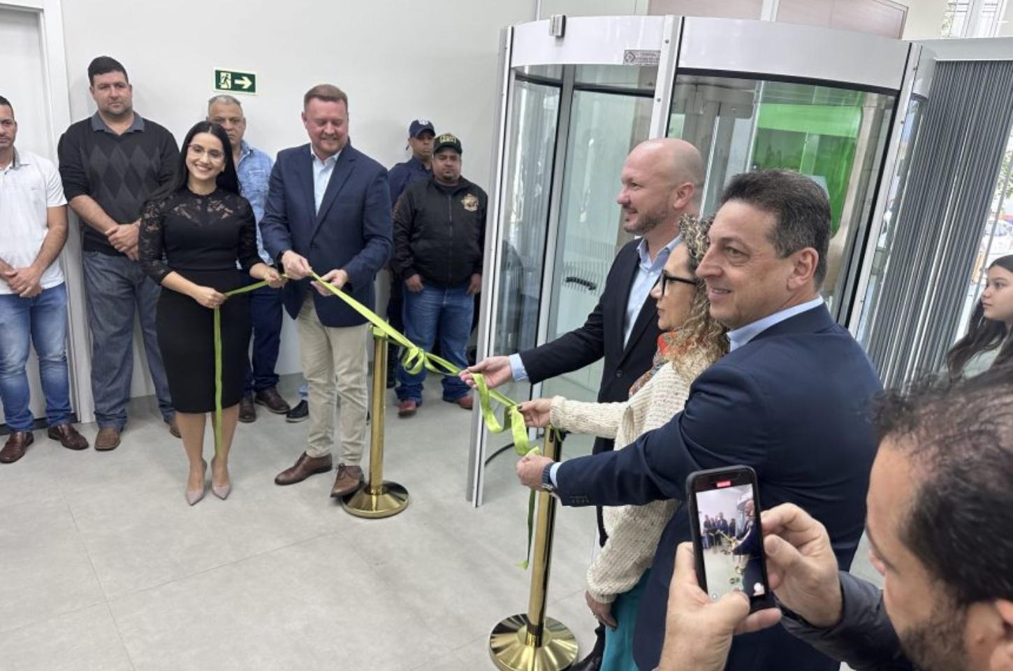 Sicredi reinaugura agência em Barbosa Ferraz com novo espaço moderno