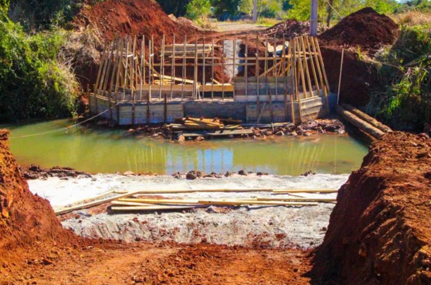 Construção de pontes avança em áreas rurais de Arapongas