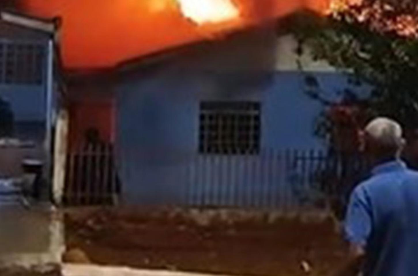 Homem é socorrido com queimaduras graves