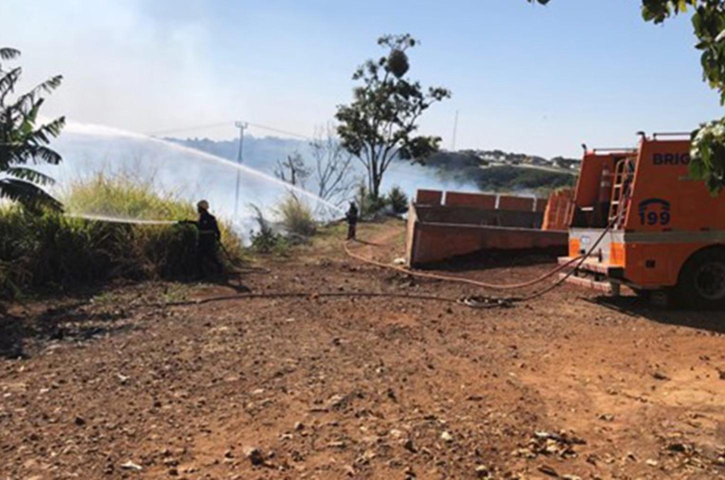 Incêndio atinge área próxima ao Ginásio de Esportes em Jandaia do Sul