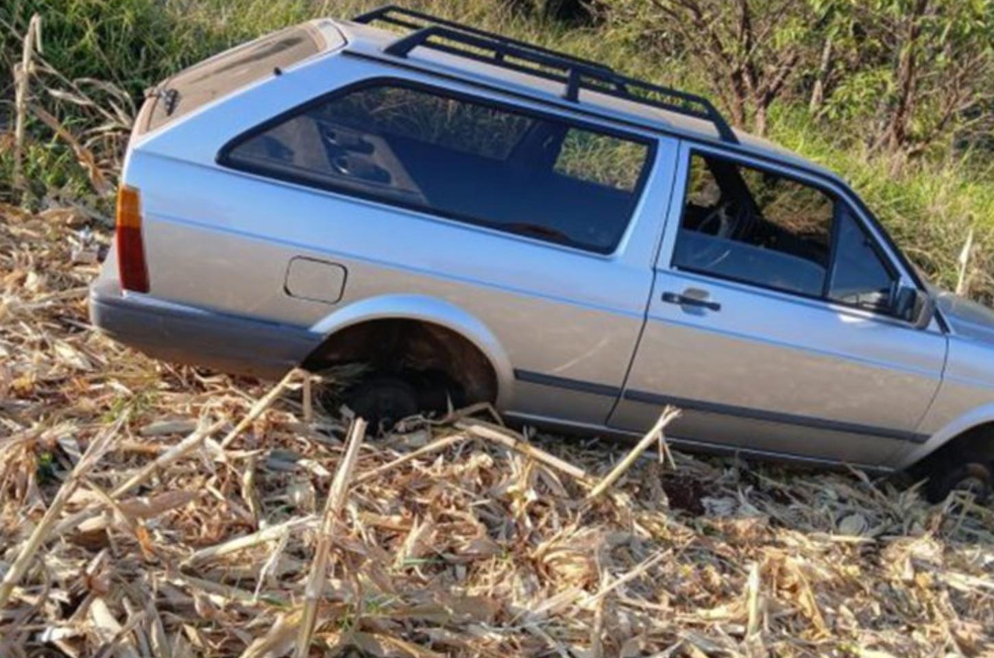Parati furtada em Cambira é encontrada depenada em roça
