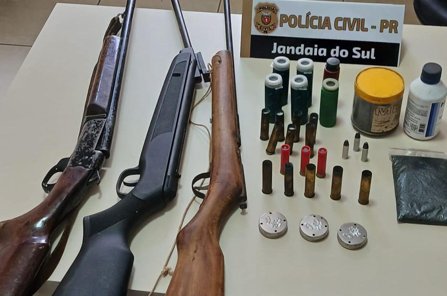 Polícia Civil prende homem por espancar companheira e apreende armas na zona rural de Jandaia do Sul