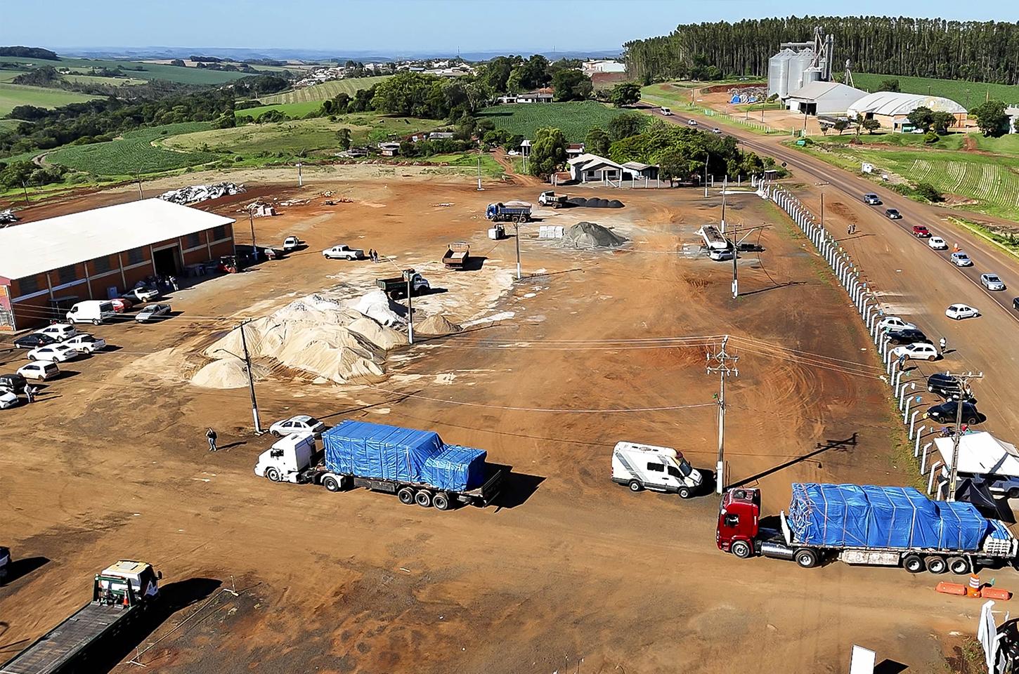 Emoção marca a chegada das primeiras casas pré-moldadas a Rio Bonito do Iguaçu