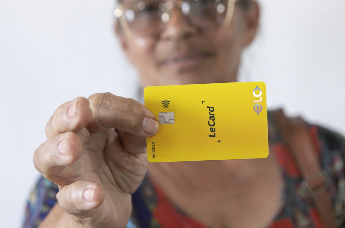 Estado entrega primeiros cartões de até R$ 50 mil para reconstrução de casas em Rio Bonito do Iguaçu