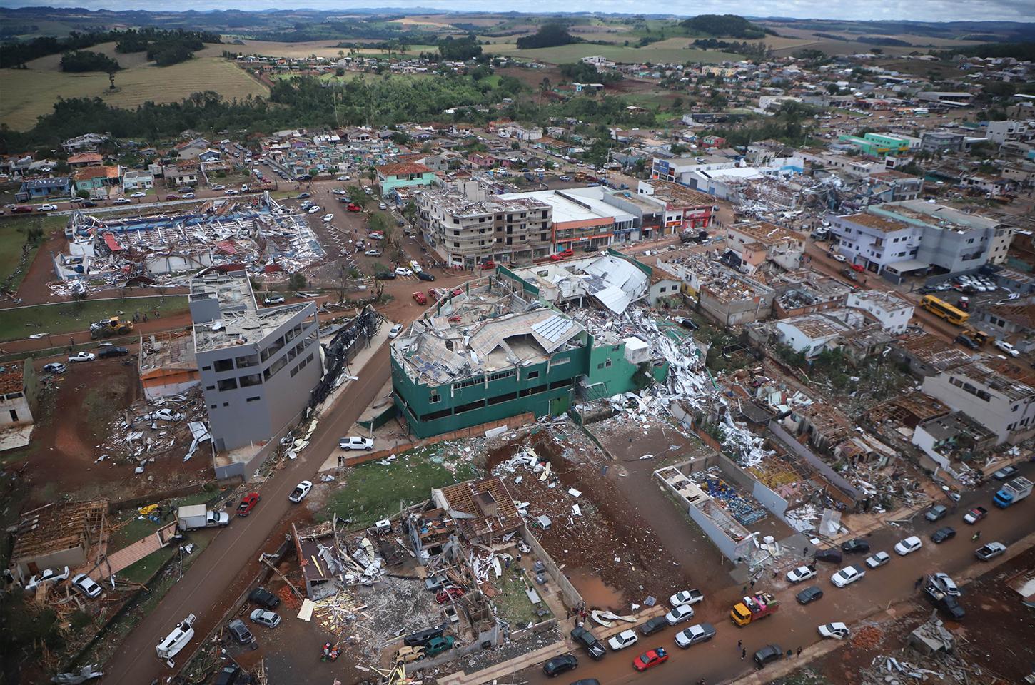 Governador decreta luto oficial de três dias em memória às vítimas do tornado