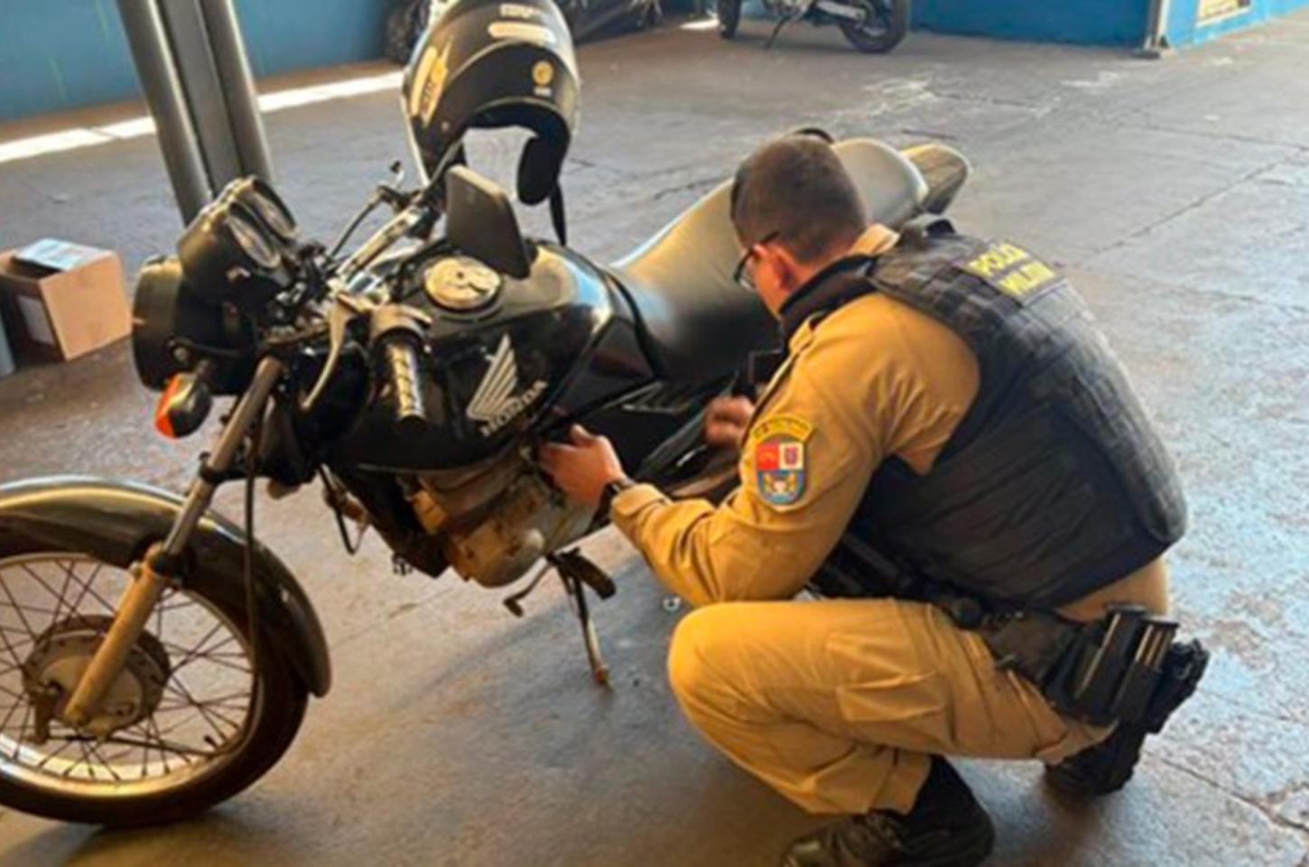 Homem é preso com 60 porções de droga após perseguição