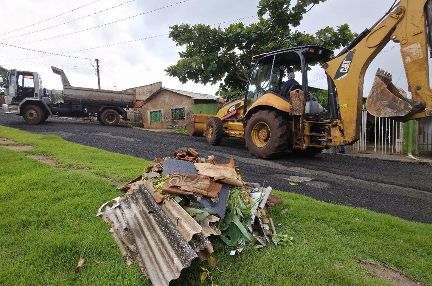 Prefeitura de Jandaia do Sul intensifica limpeza urbana após chuva de granizo