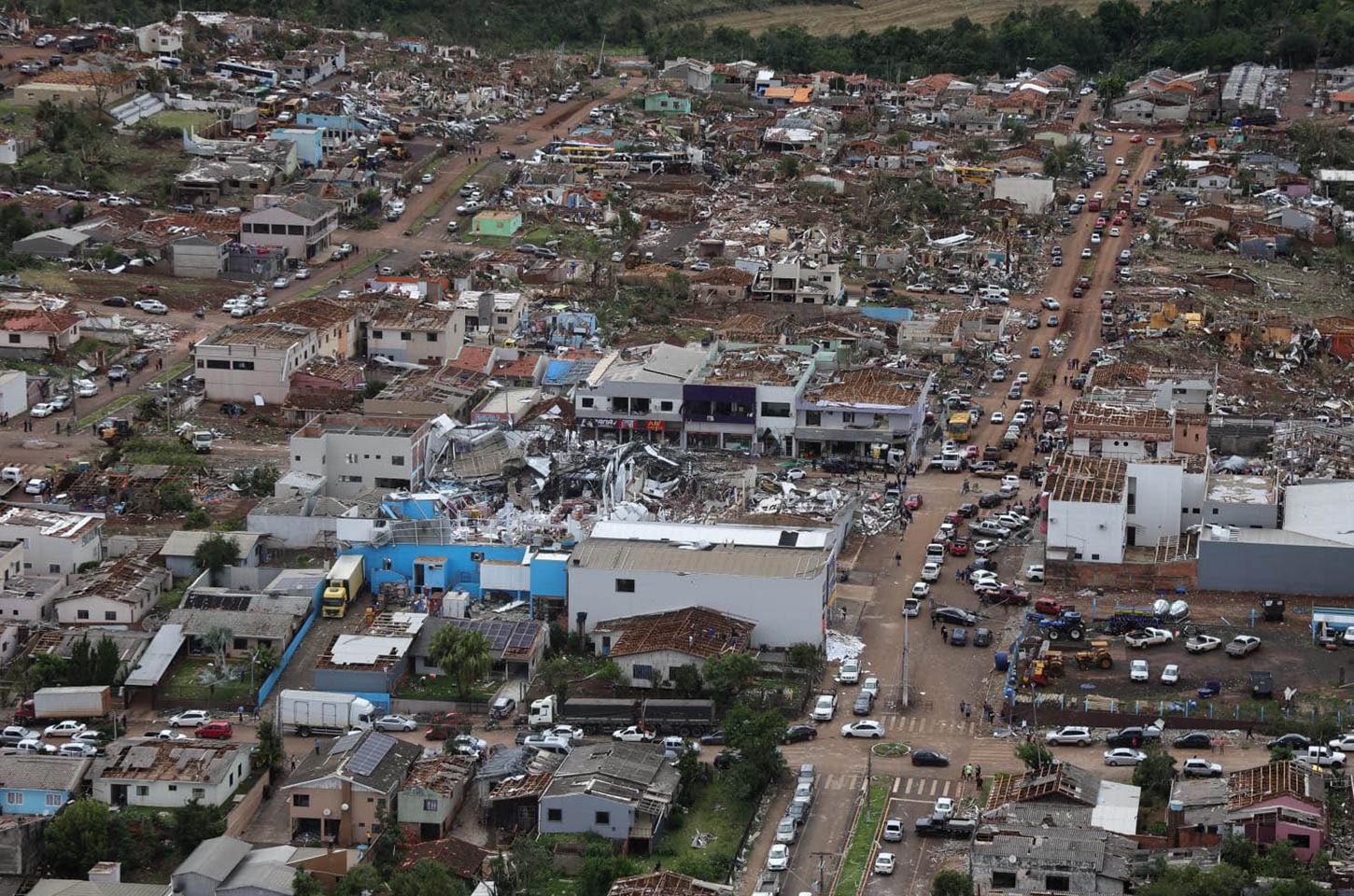 Ratinho Junior decreta estado de calamidade pública em Rio Bonito do Iguaçu após tornado