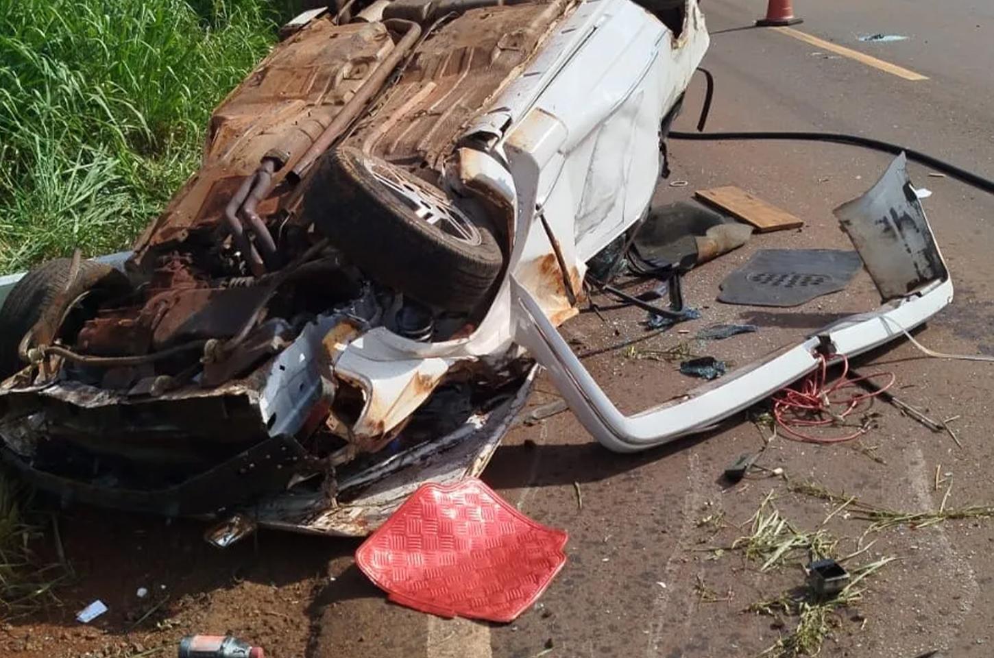 Capotamento na BR-369 deixa irmãos feridos