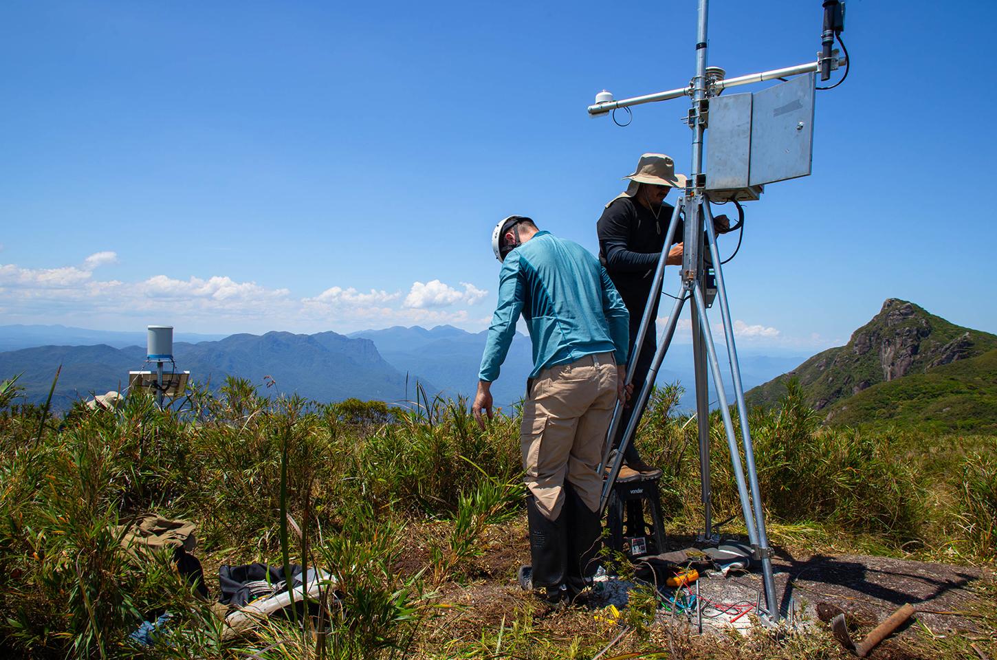Nova estação meteorológica do Pico Marumbi vai orientar turistas e grupos de socorro