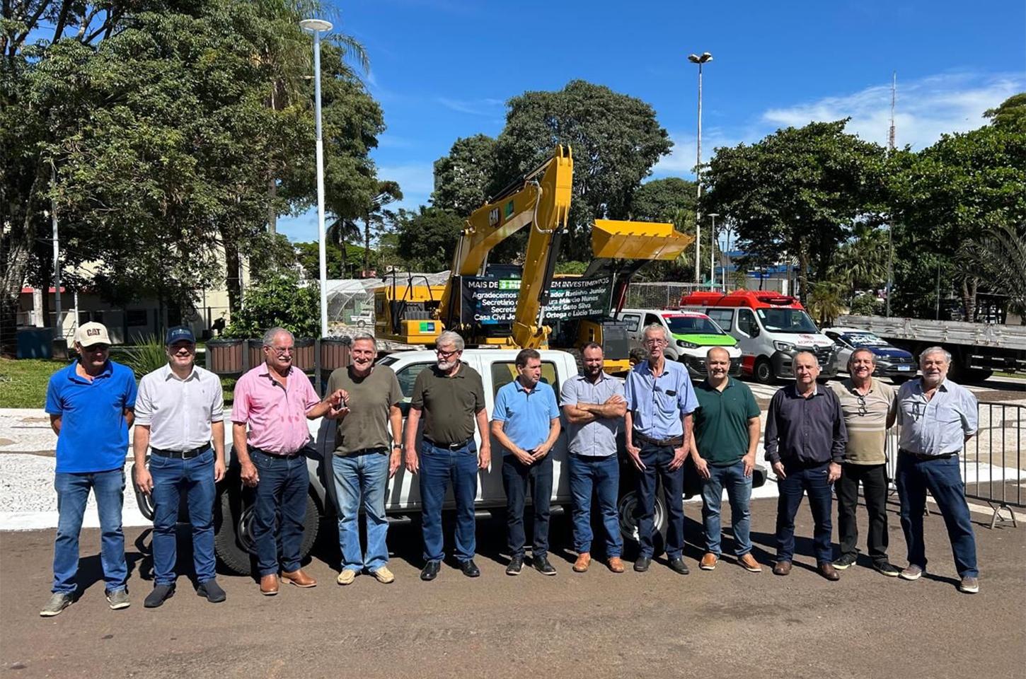 PREFEITURA DE JANDAIA DO SUL ENTREGA NOVOS VEÍCULOS E MAQUINÁRIOS NESTA QUINTA-FEIRA