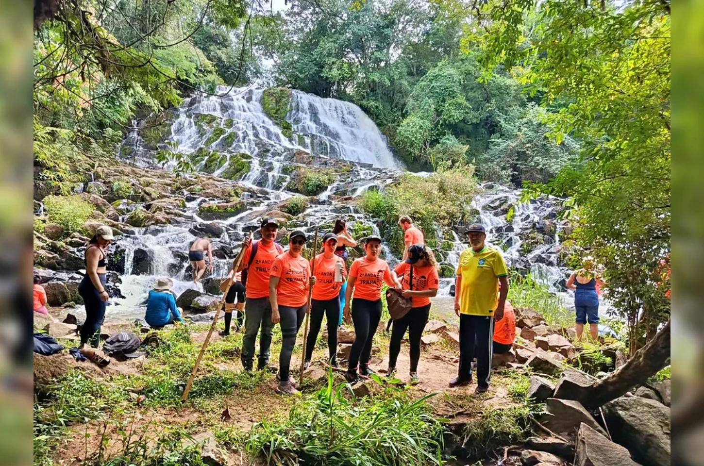 Circuito Andatrilha leva turistas para conhecer cachoeiras de Faxinal