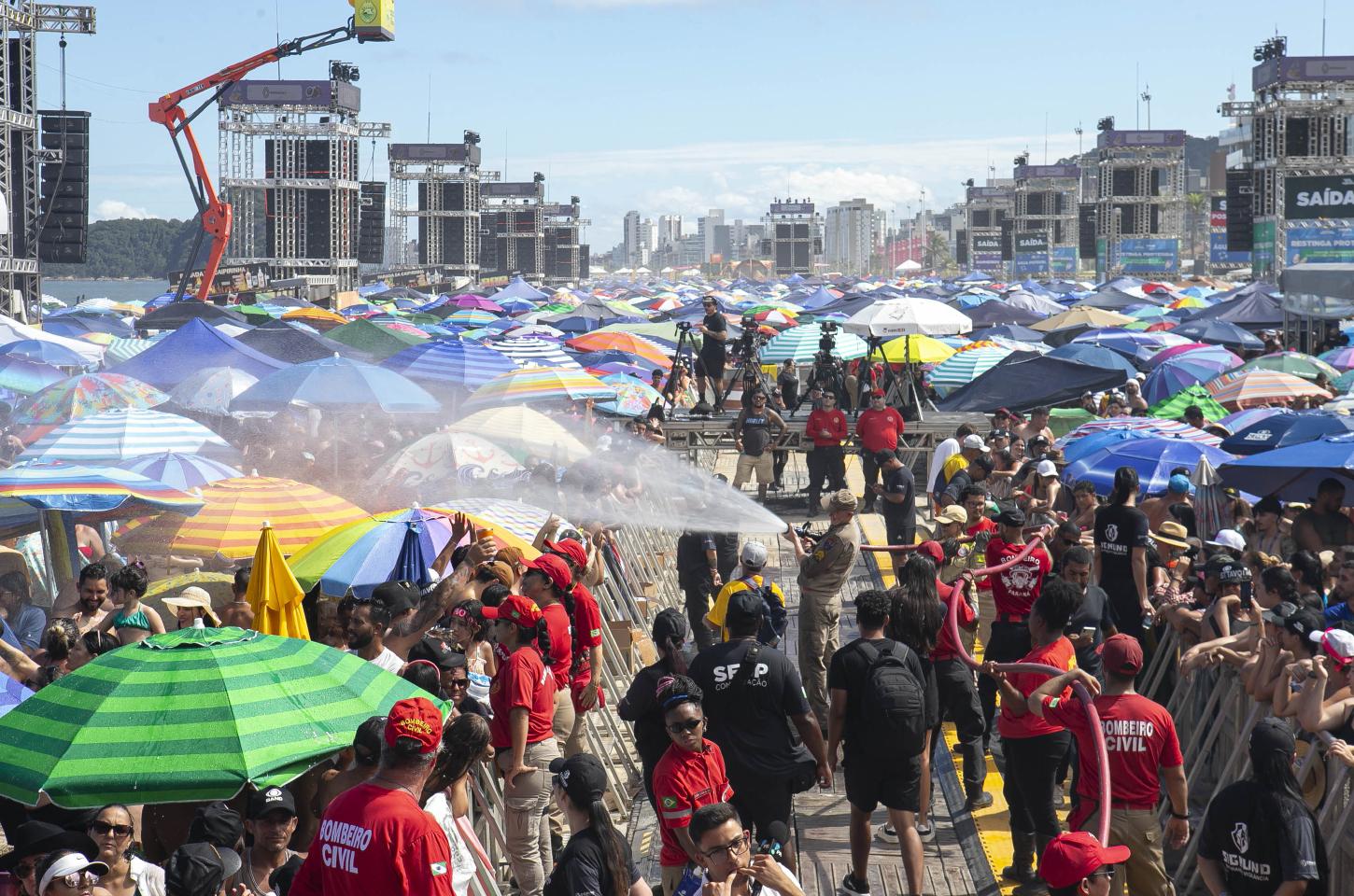 Governo do Paraná reforça segurança e hidratação para fãs que aguardam show de Gusttavo Lima em Matinhos