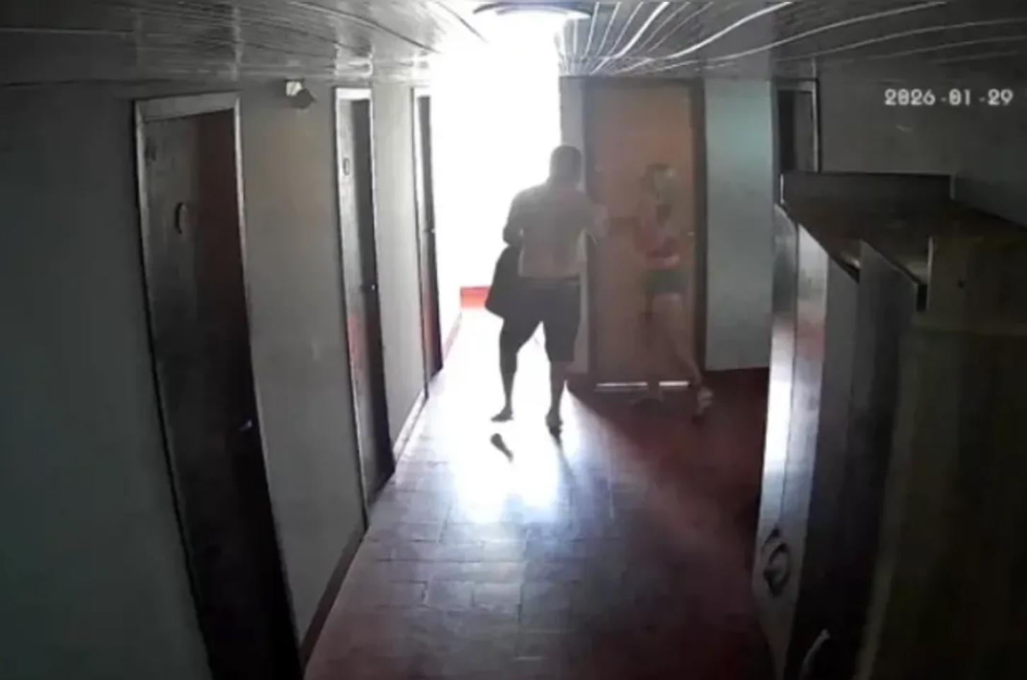 Mulher é resgatada após duas semanas em cárcere privado em hotel de Londrina (PR)
