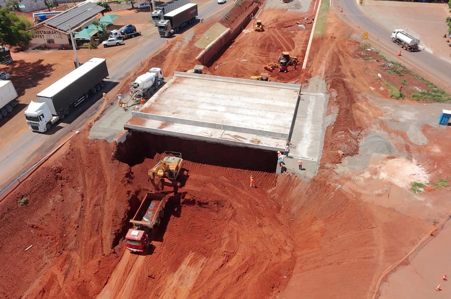 Obra do novo viaduto de Lerroville na PR-445 em Londrina está na fase final