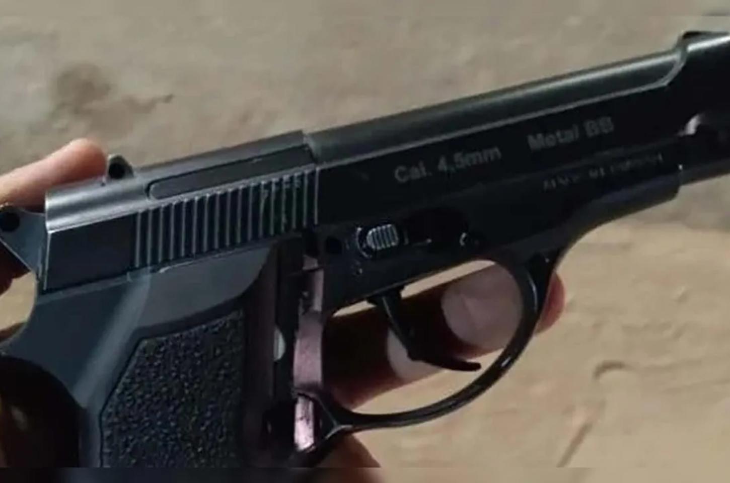 PM apreende arma de pressão e faca em abordagem em Ivaiporã