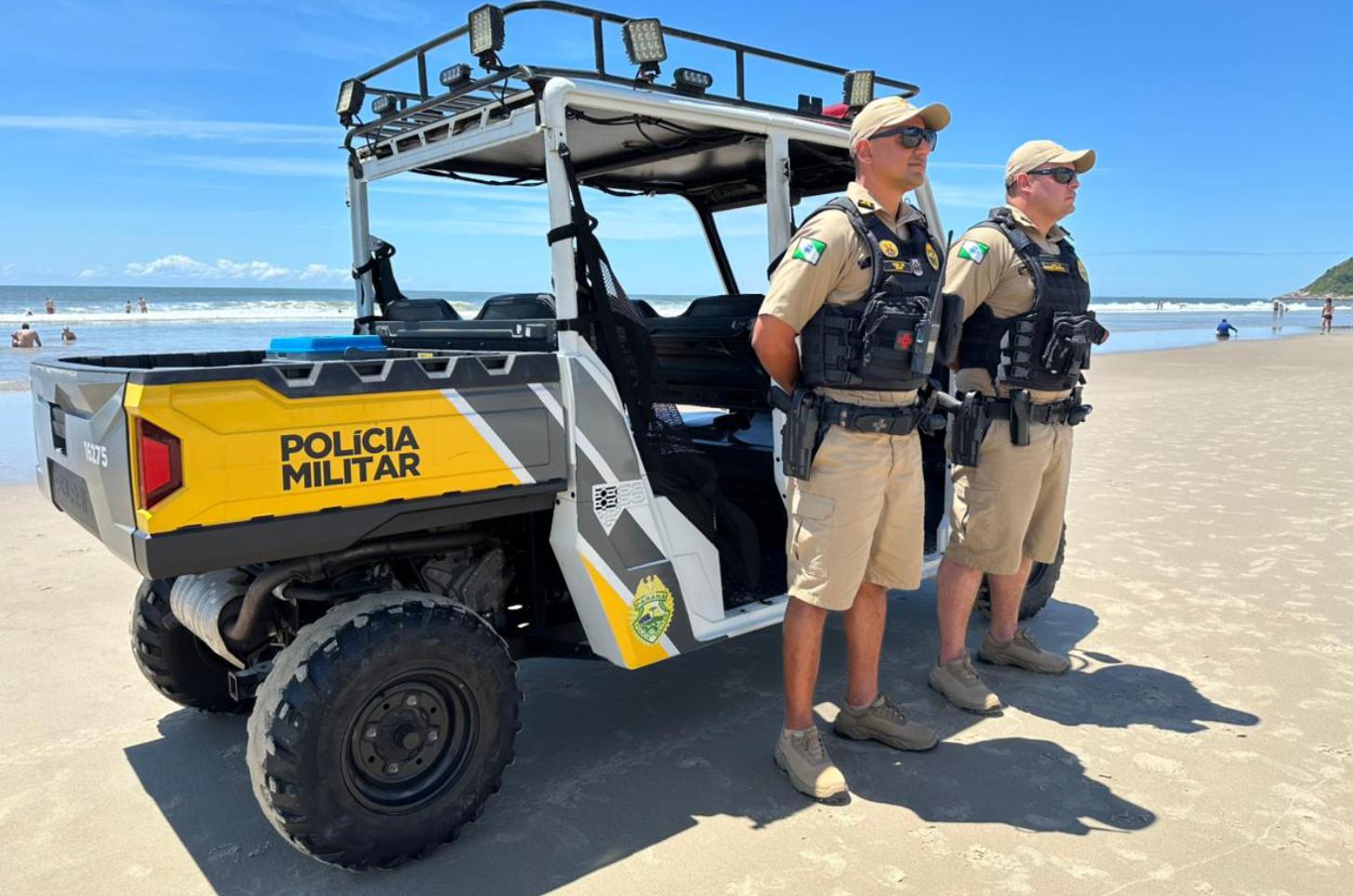 PM reforça patrulhamento nas praias do Paraná com veículos 4x4 durante o Verão Maior