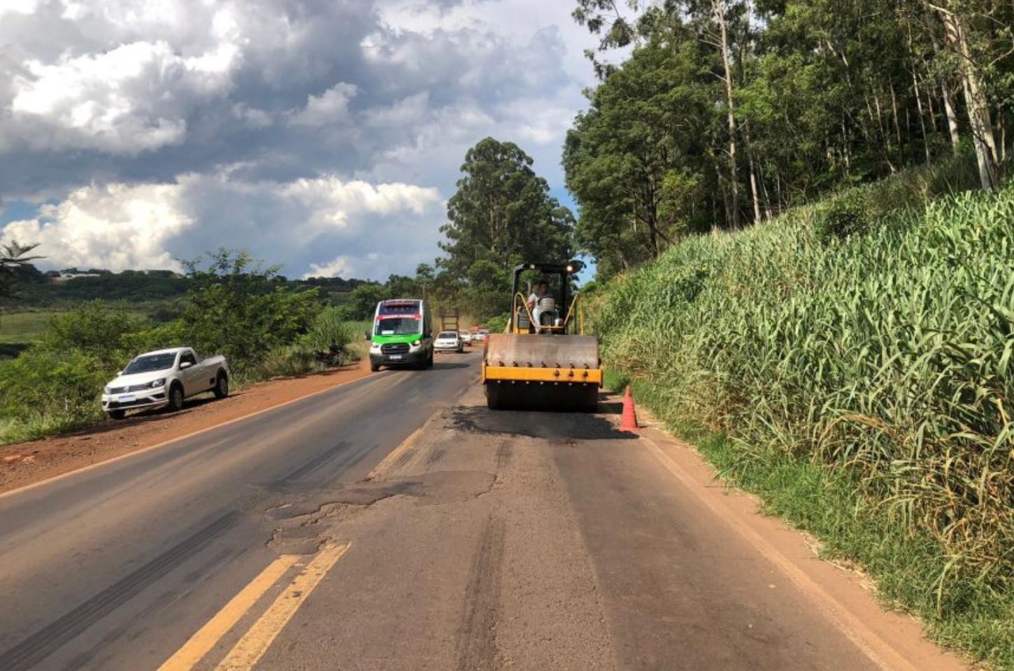 Prefeitura de Jandaia do Sul realiza tapa-buracos emergencial na BR-369