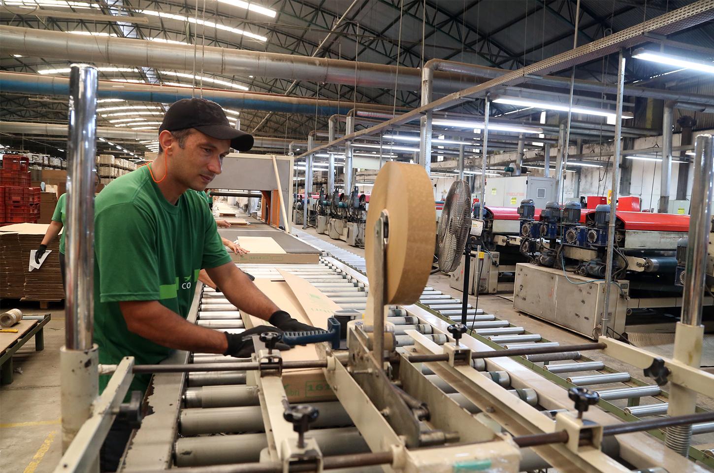 Do comércio à indústria: Paraná tem 27 mil vagas de emprego abertas em todas as regiões