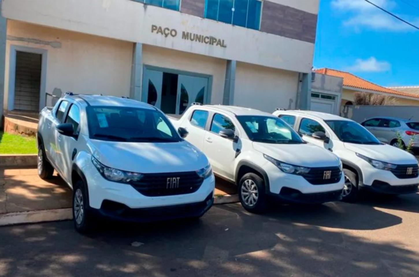 Município recebe três novos veículos para reforçar a frota municipal