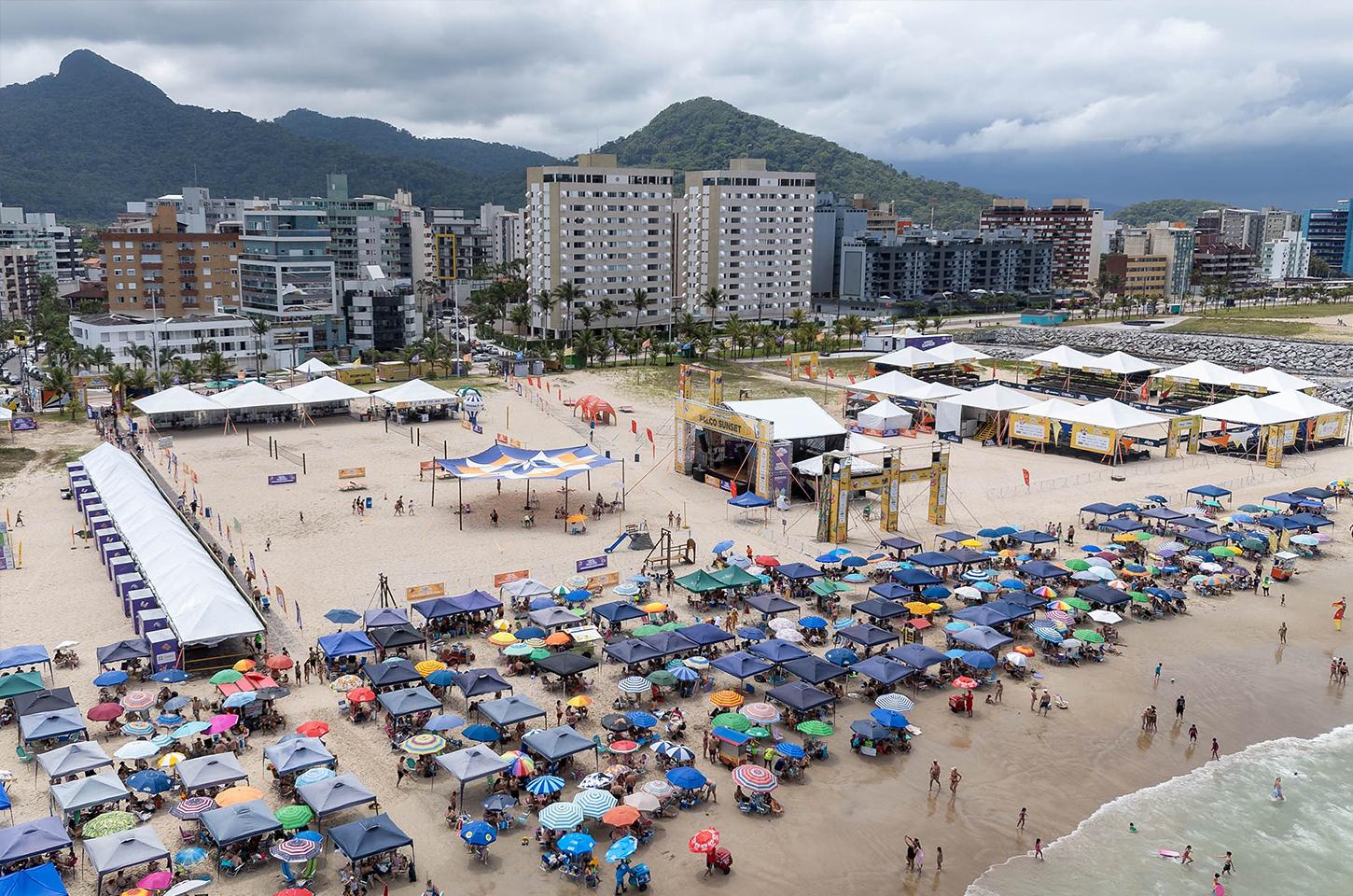 Pesquisa aponta aprovação e perfis diferentes de turistas do Litoral e do Noroeste no verão