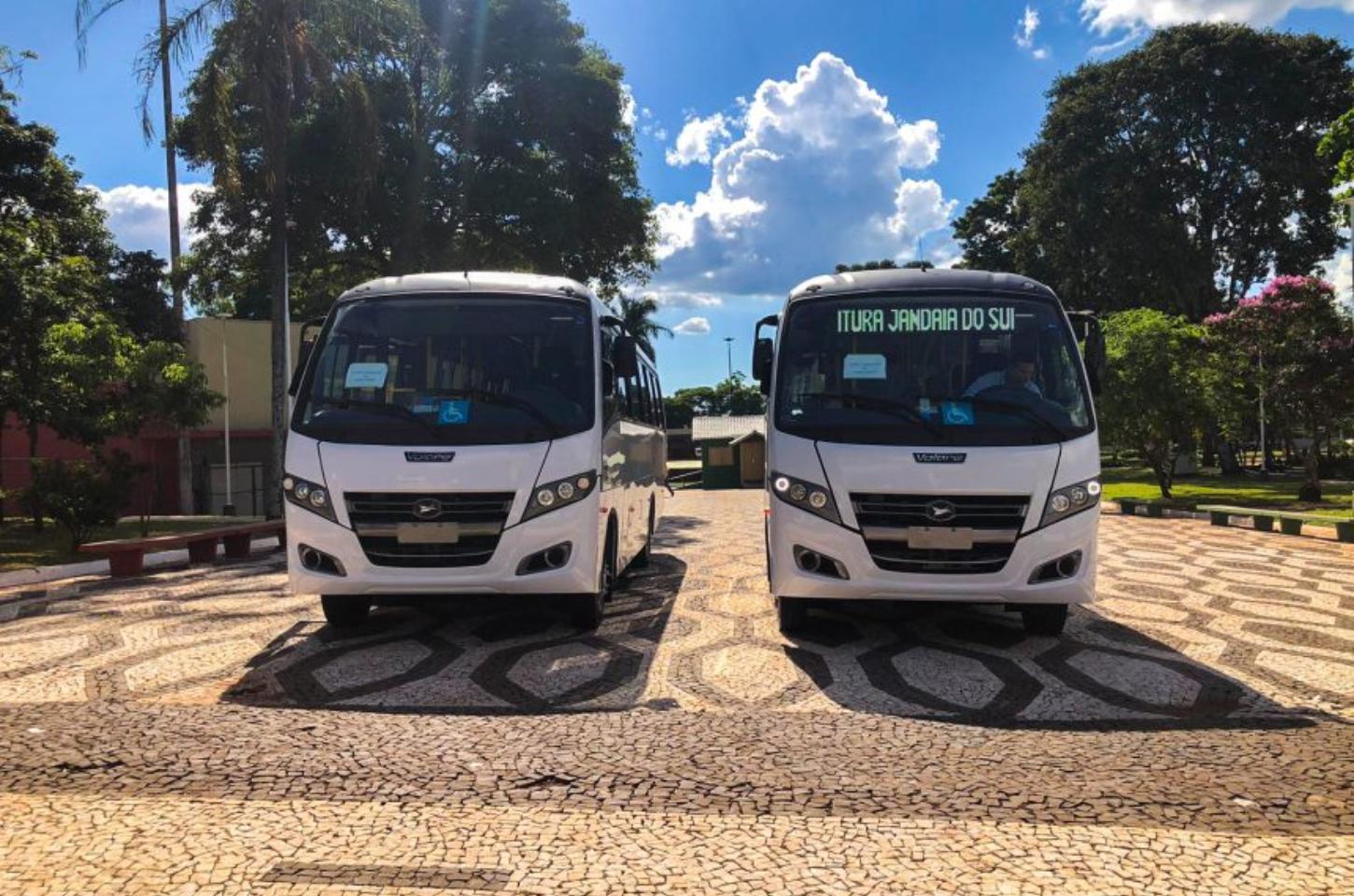 Prefeitura de Jandaia do Sul recebe dois novos ônibus para o transporte coletivo