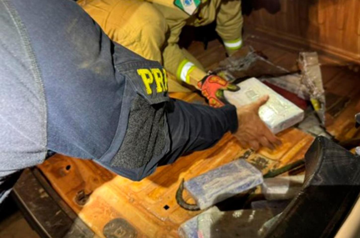 PRF apreende mais de 113 quilos de drogas e prende casal na BR-376