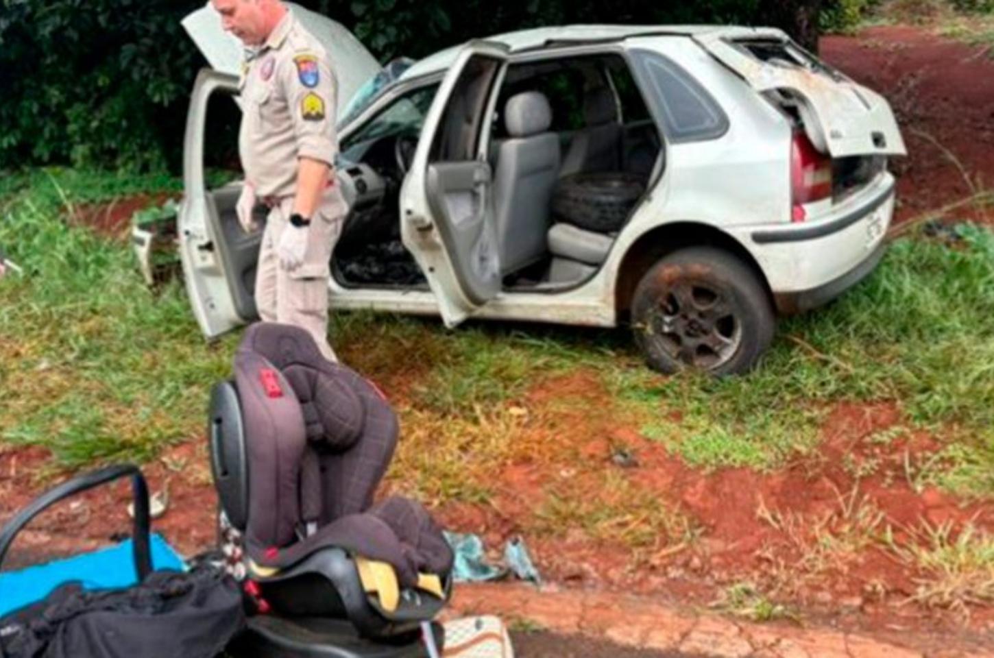 Carro capota na BR-376 entre Jandaia do Sul e Cambira e deixa feridos