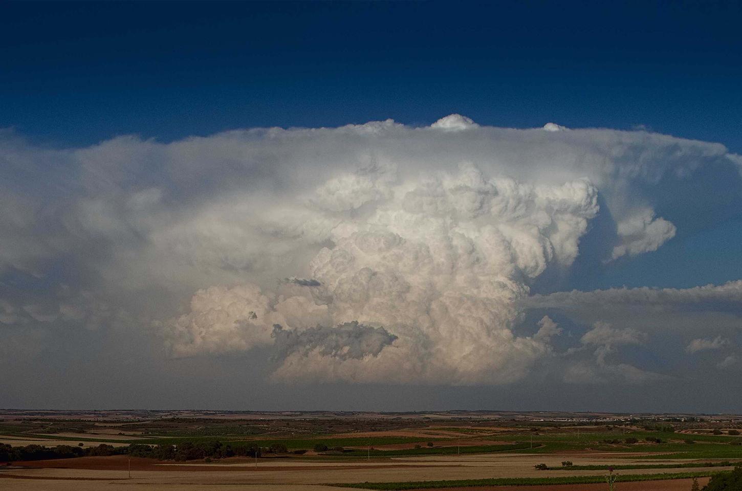 De olho no céu: Simepar explica os tipos de nuvens que apresentam riscos de tempestades