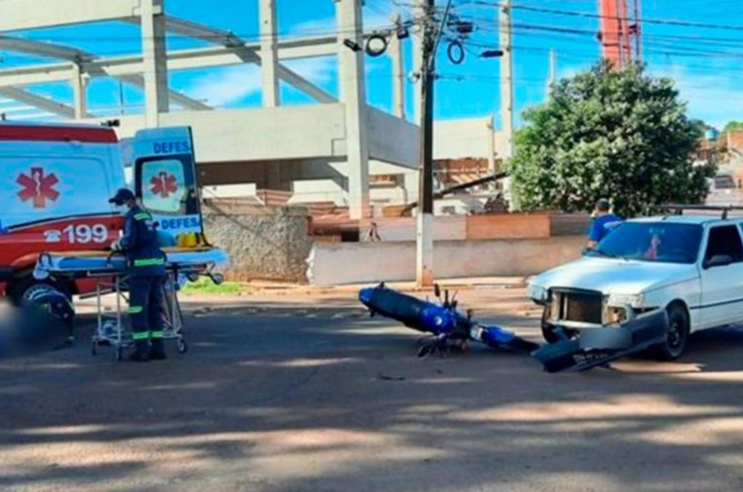 Dois acidentes deixam feridos e causam danos em Jandaia do Sul