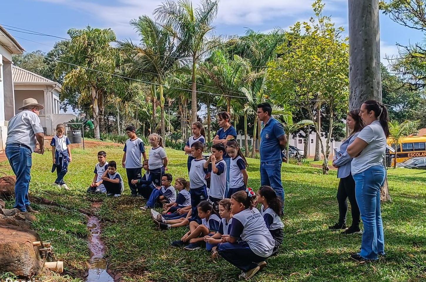 Em alusão ao Dia Mundial da Água, data que reforça a importância da preservação e do uso consciente desse recurso essencial, os alunos do 3º ano da Escola César Lattes