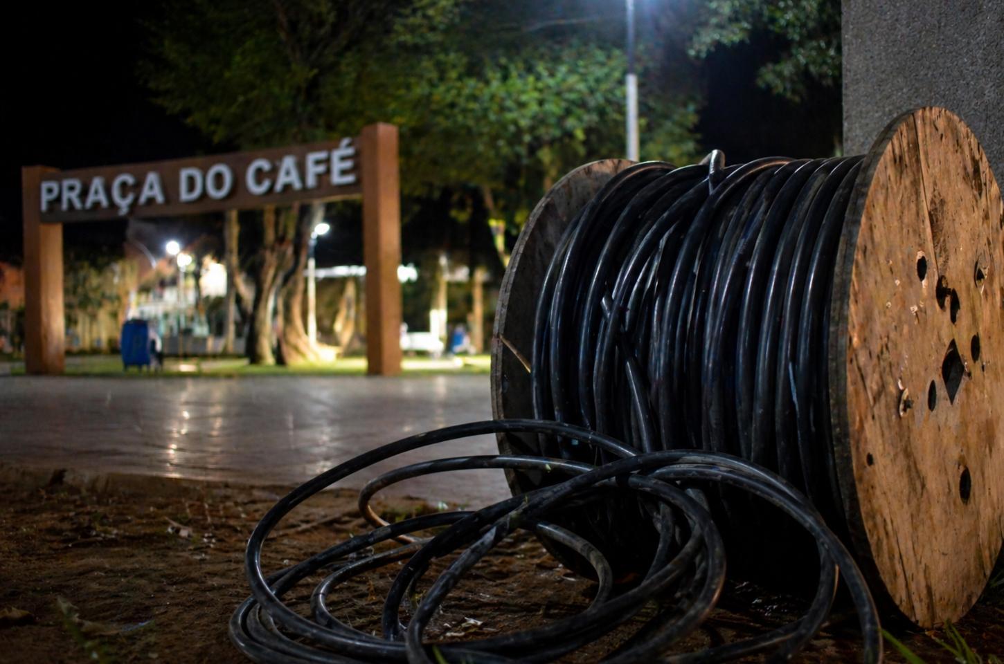 Furto de fios elétricos é registrado na Praça do Café em Jandaia do Sul