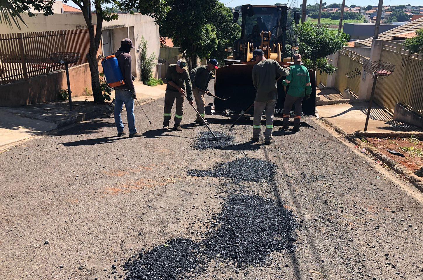 Prefeitura de Jandaia do Sul realiza operação tapa buracos nas ruas da cidade