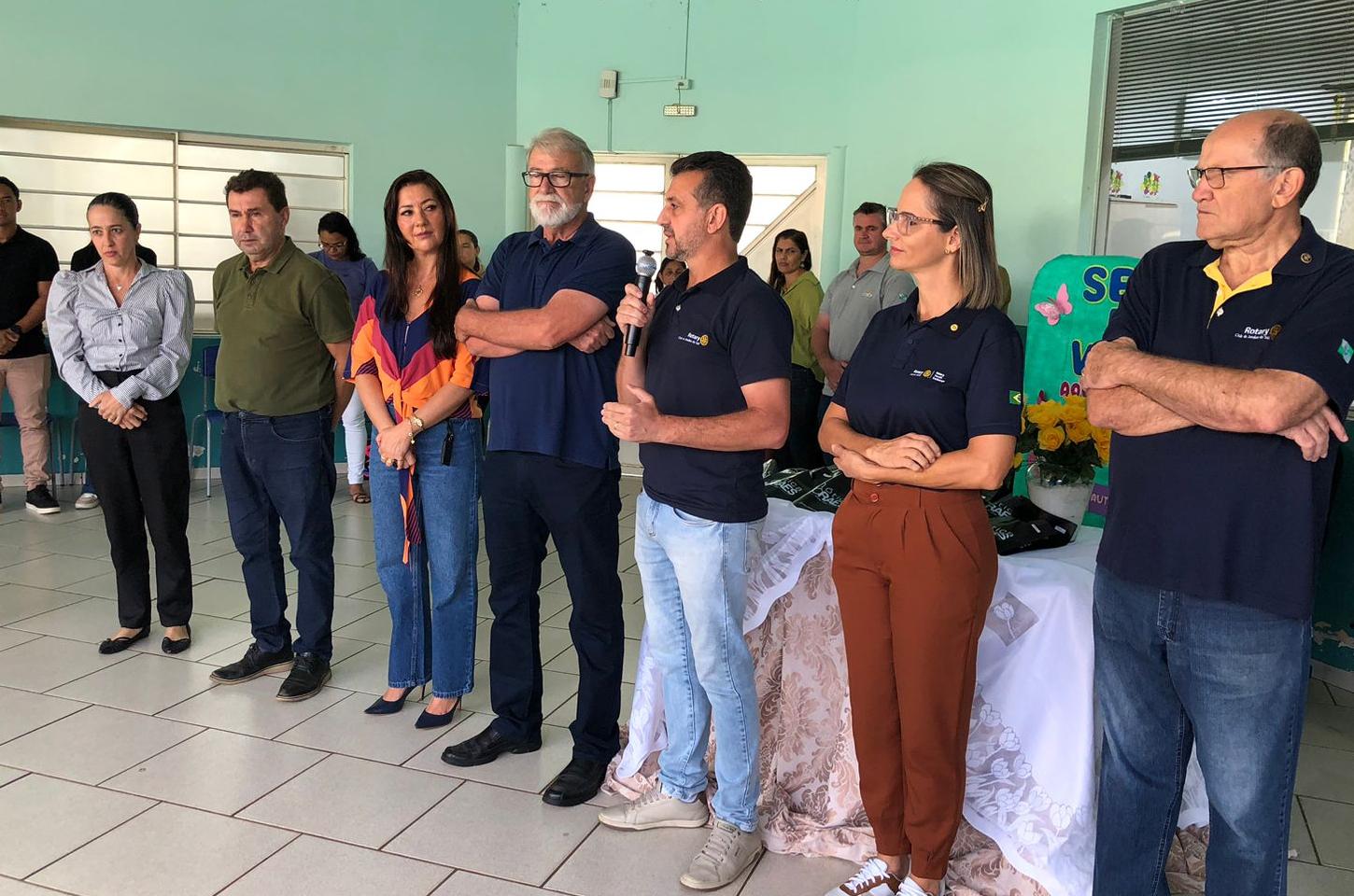 PROGRAMA VISÃO SOLIDÁRIA ENTREGA 18 ÓCULOS A ESTUDANTES DA REDE MUNICIPAL