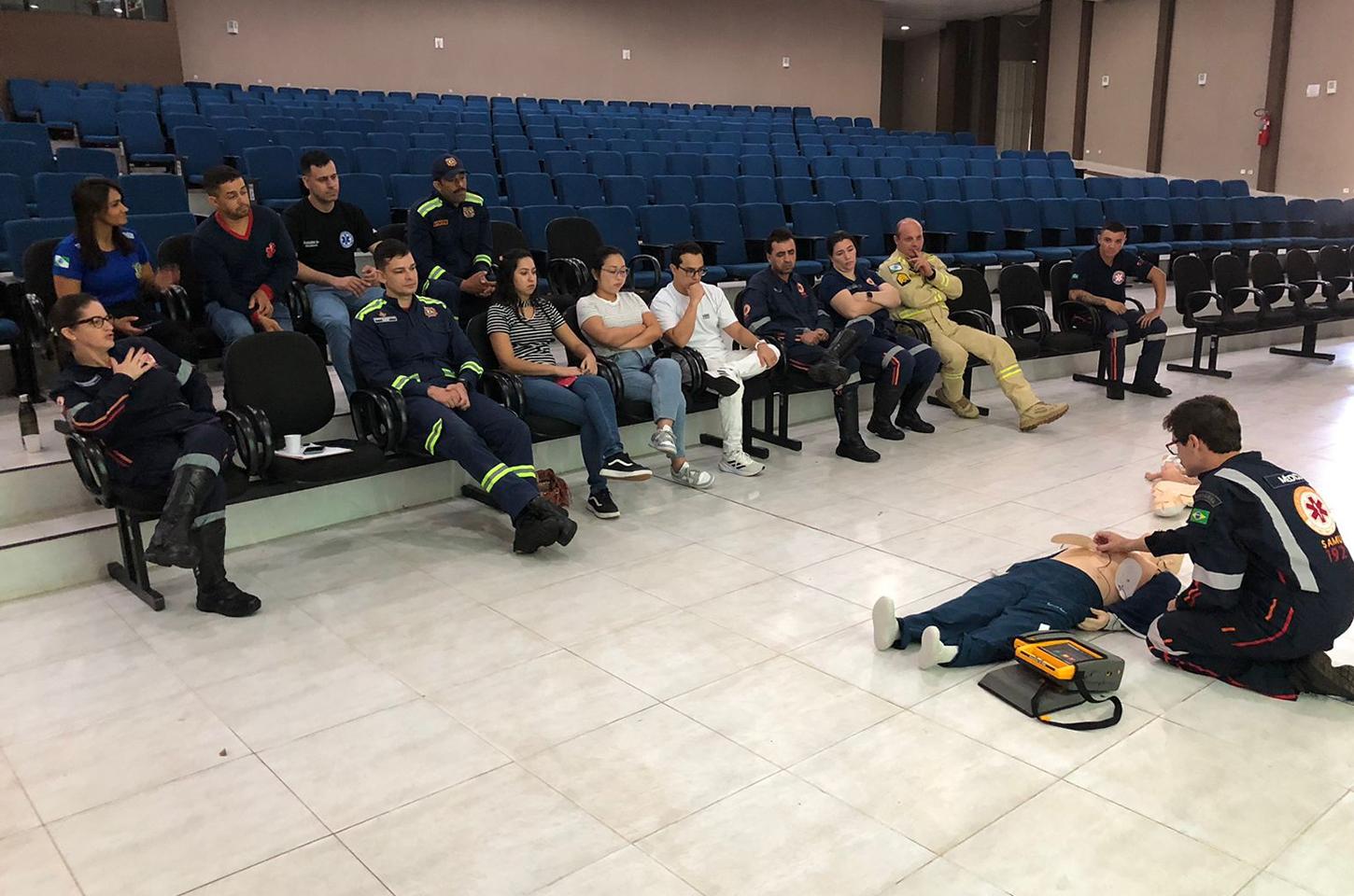 SAMU CENTRO NORTE  ATRAVÉS DO NÚCLEO DE EDUCAÇÃO PERMANENTE (NEP) PROMOVE TREINAMENTO EM JANDAIA DO SUL 