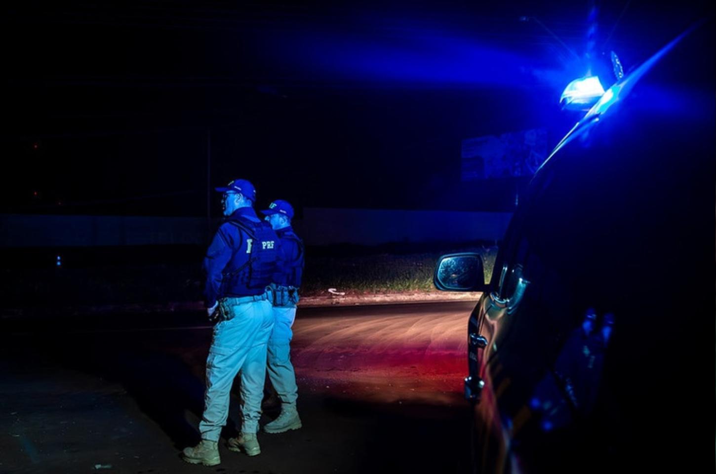 Após fuga com cortina de fumaça, PRF apreende quase 1 tonelada de maconha no Paraná