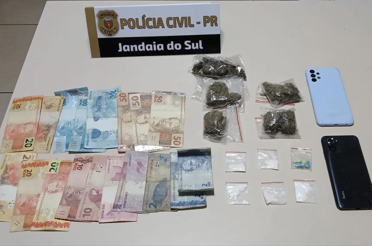 Jovem é preso com maconha, cocaína e ecstasy escondidos em colchão e em carro