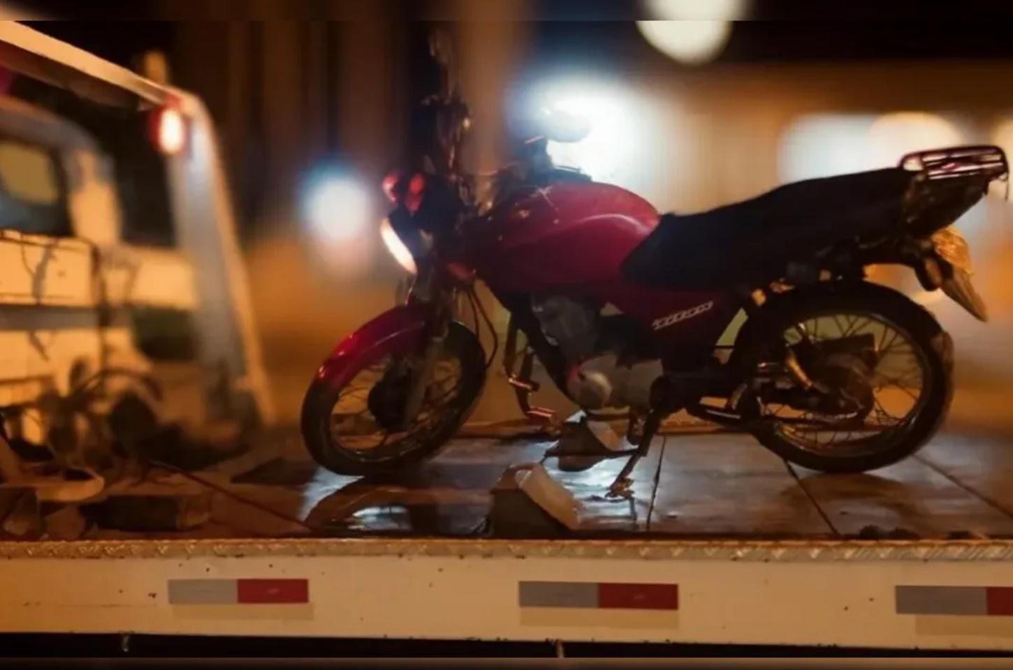 Operação da Rotam na madrugada encontra irregularidades e recolhe três motos