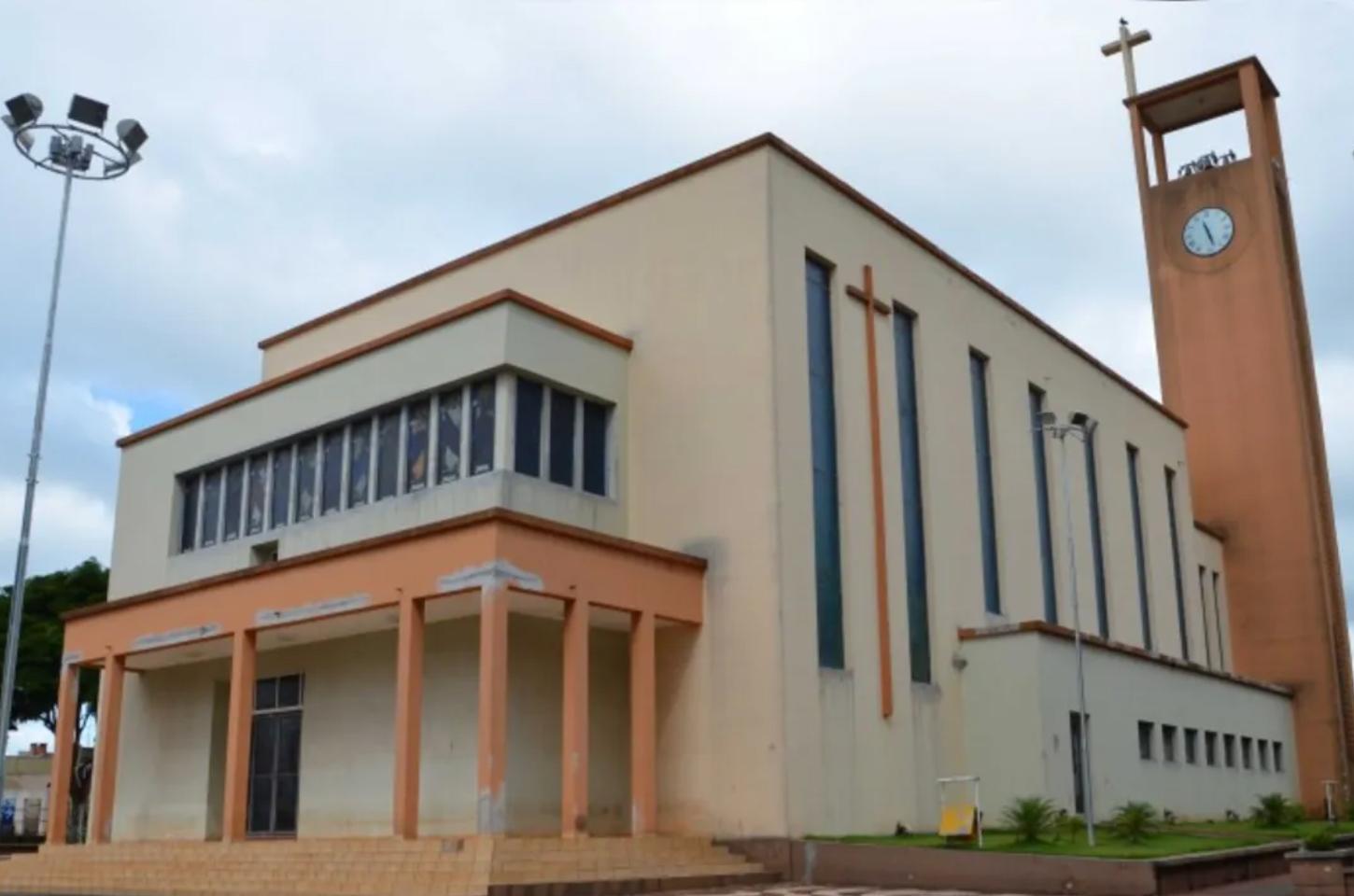 Criminosos arrombam janela e furtam celular de igreja em Marumbi