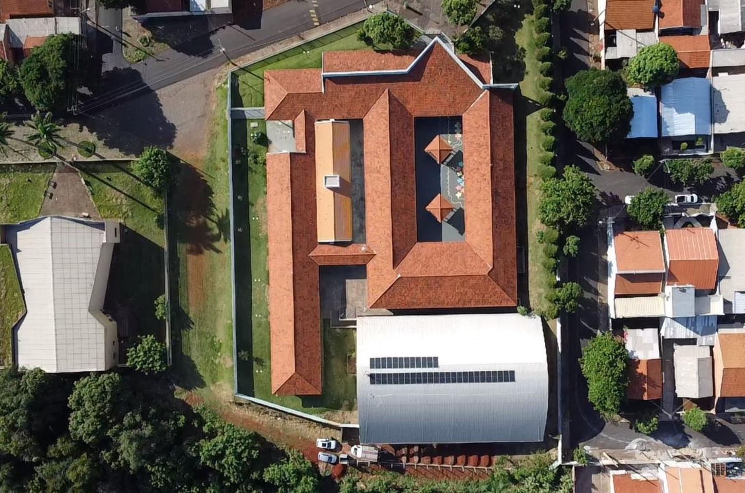 Escola César Lattes instala usina solar e reforça compromisso com a sustentabilidade