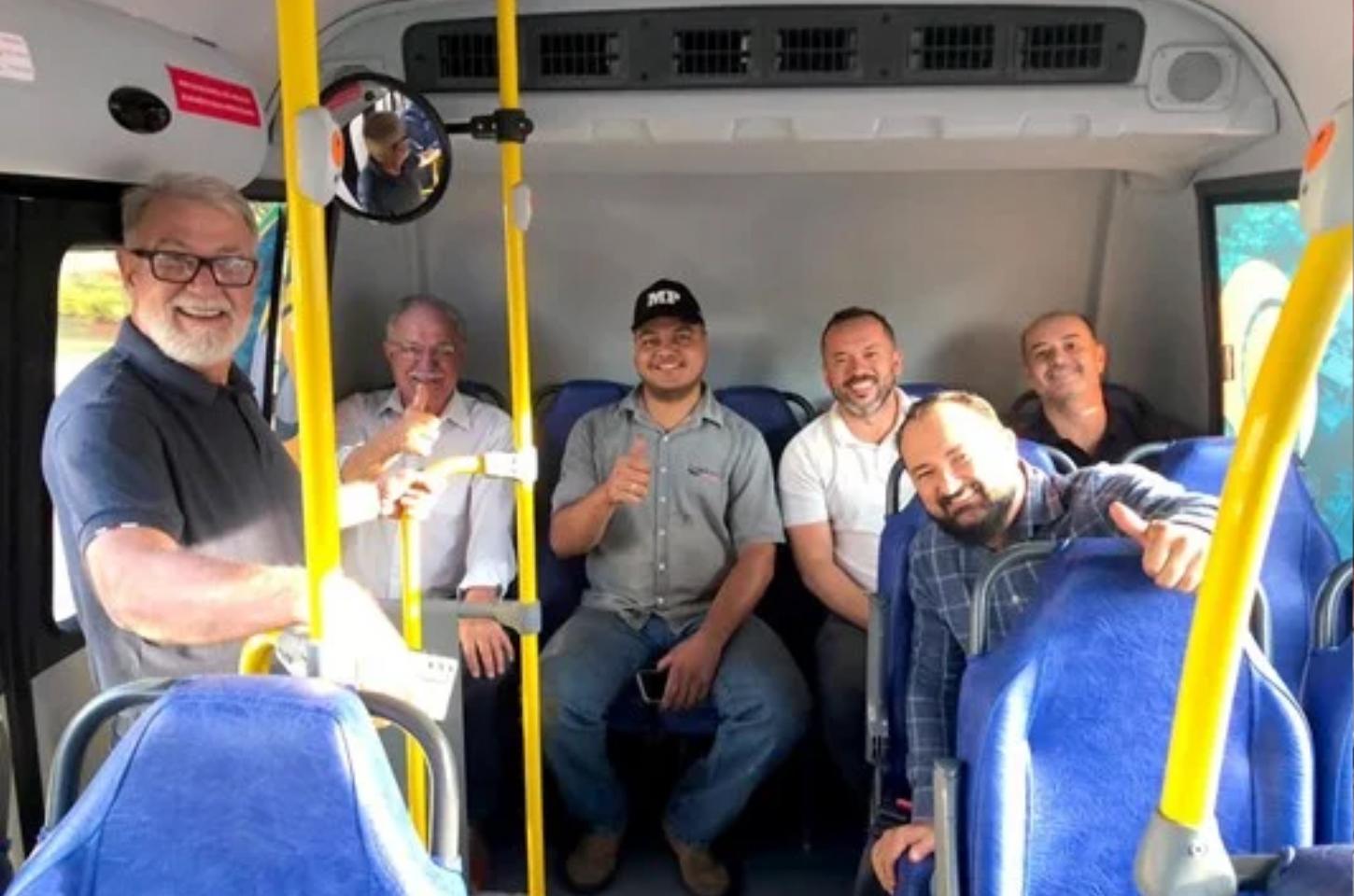 Jandaia do Sul inicia transporte coletivo gratuito com duas linhas e ônibus novos