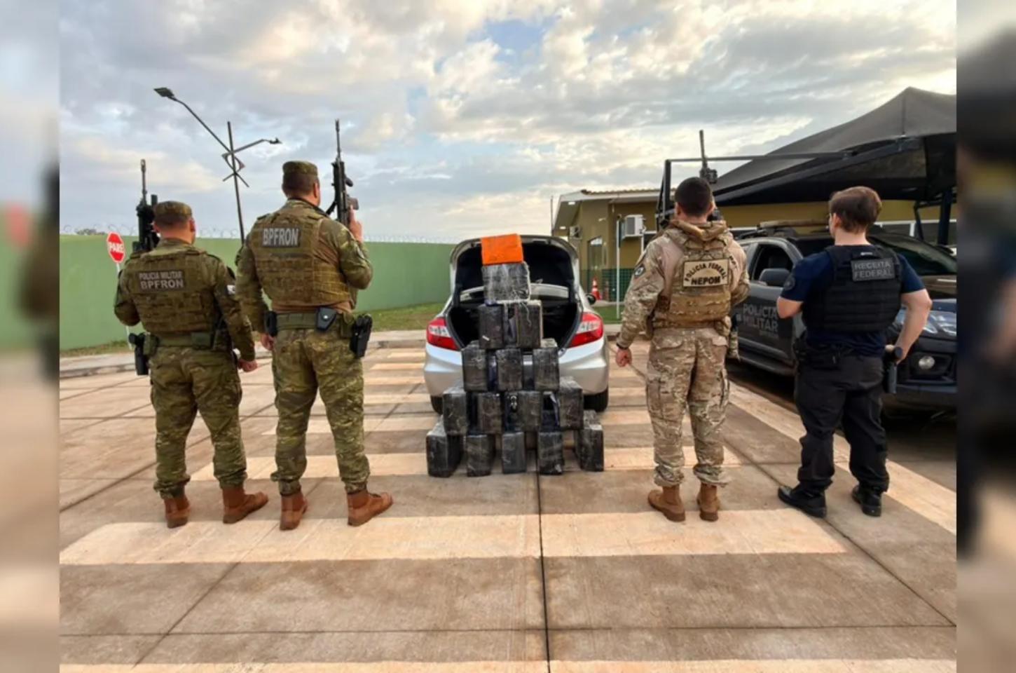 Motorista tenta fugir nadando ao ser pego com 288kg de maconha no PR