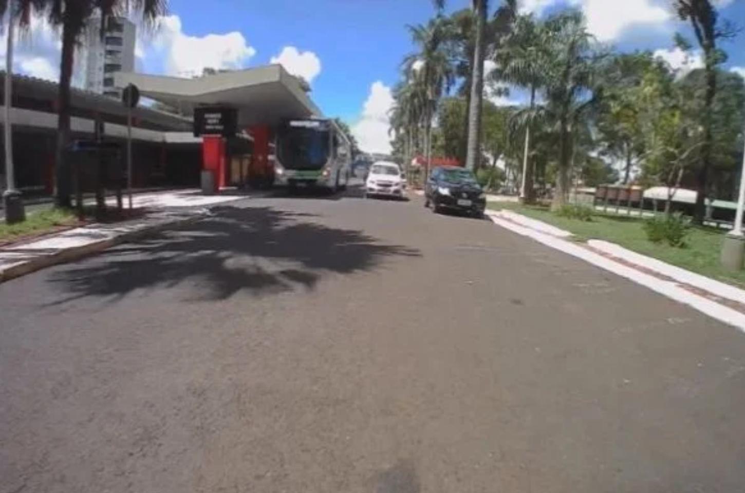 Mulher é encaminhada ao hospital após causar transtornos na rodoviária de Jandaia do Sul