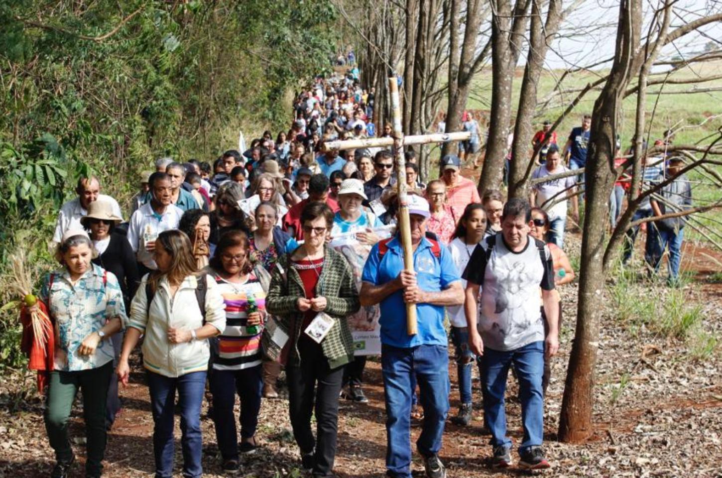 1ª Caminhada pela Família reúne cerca de 1,4 mil pessoas entre Jandaia do Sul e Marumbi