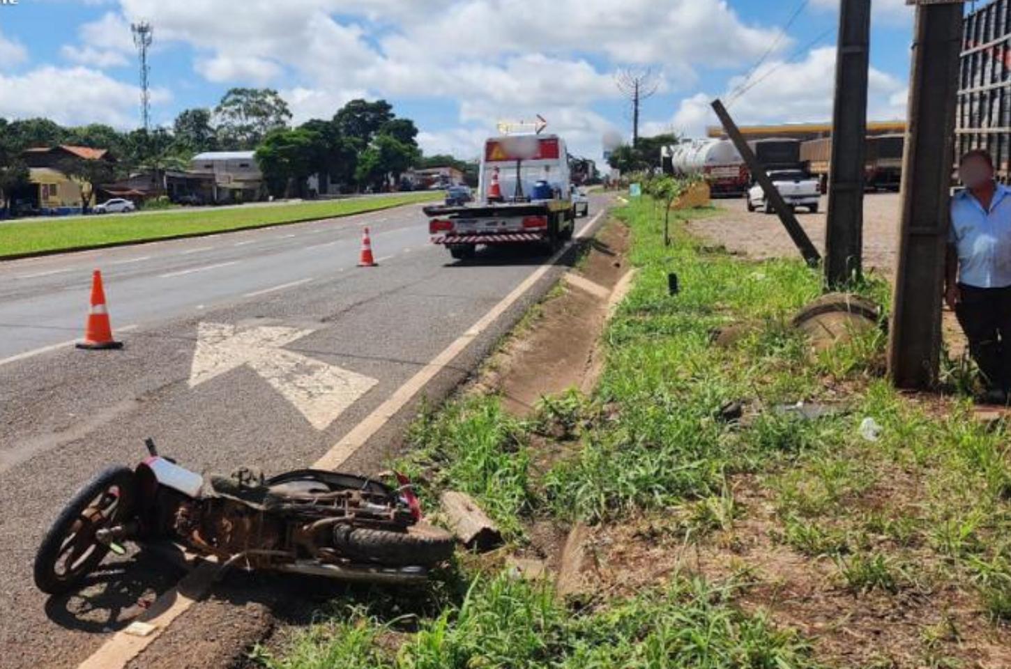 Acidente deixa motociclista ferida no Trevo da Emater em Jandaia do Sul