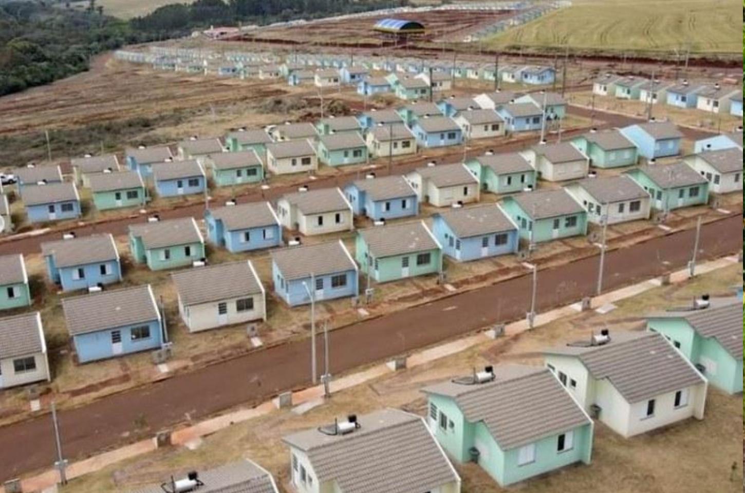 Estado entrega 77 imóveis para famílias de Apucarana com apoio do Casa Fácil Paraná
