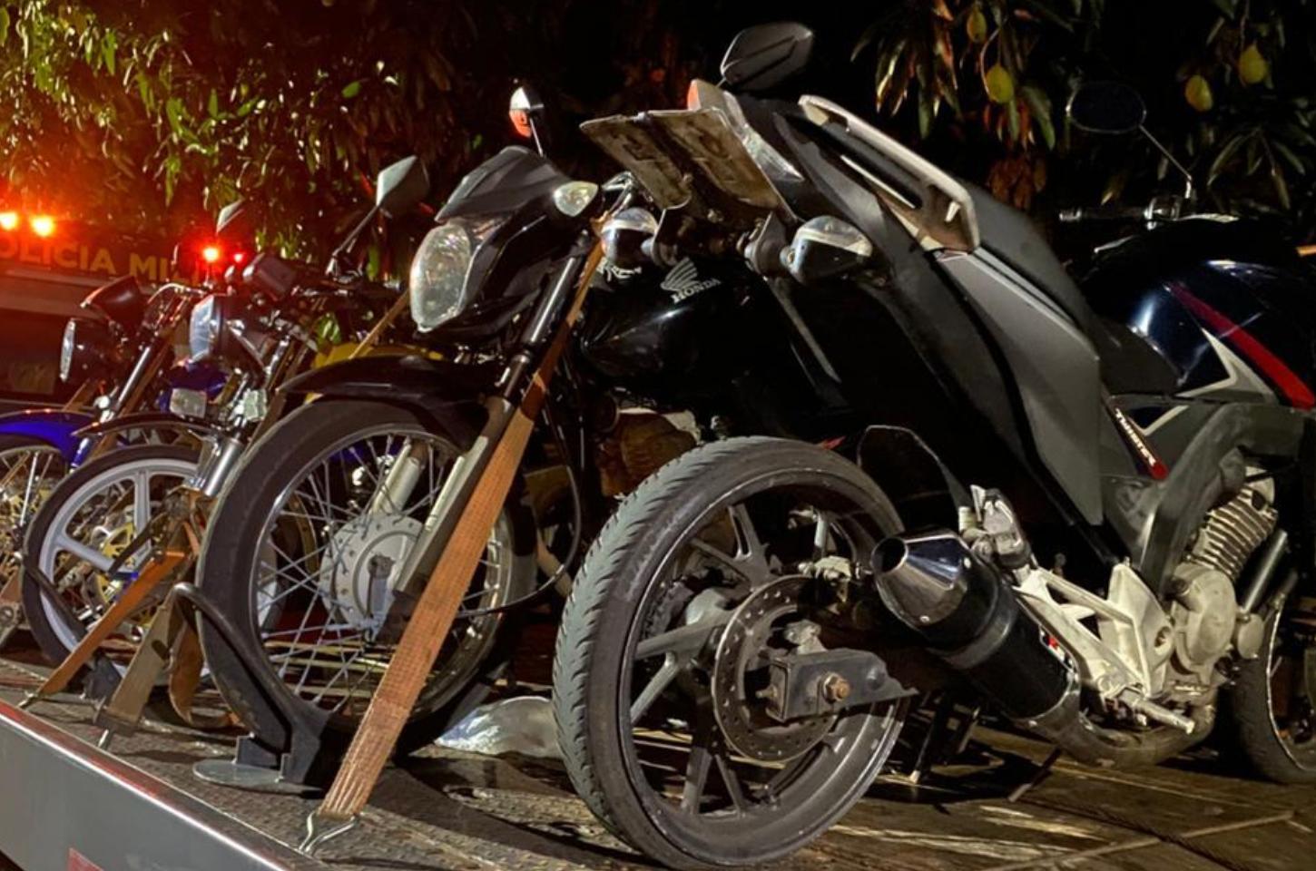 Moto irregular é apreendida durante abordagem da PM em Jandaia do Sul